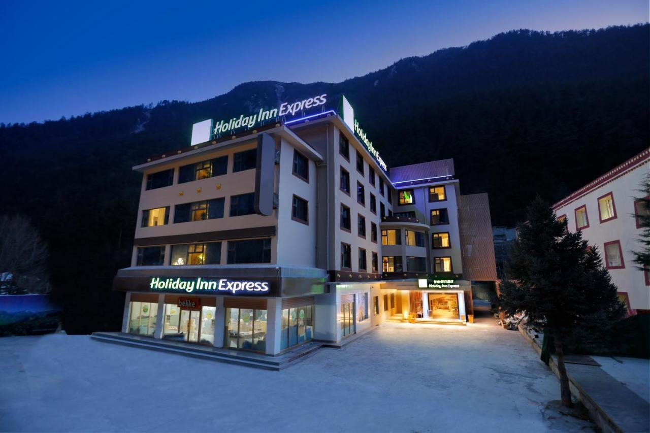 Holiday Inn Express Jiuzhaigou,Only 600 Meters To Jiuzhaigou Park By Ihg المظهر الخارجي الصورة