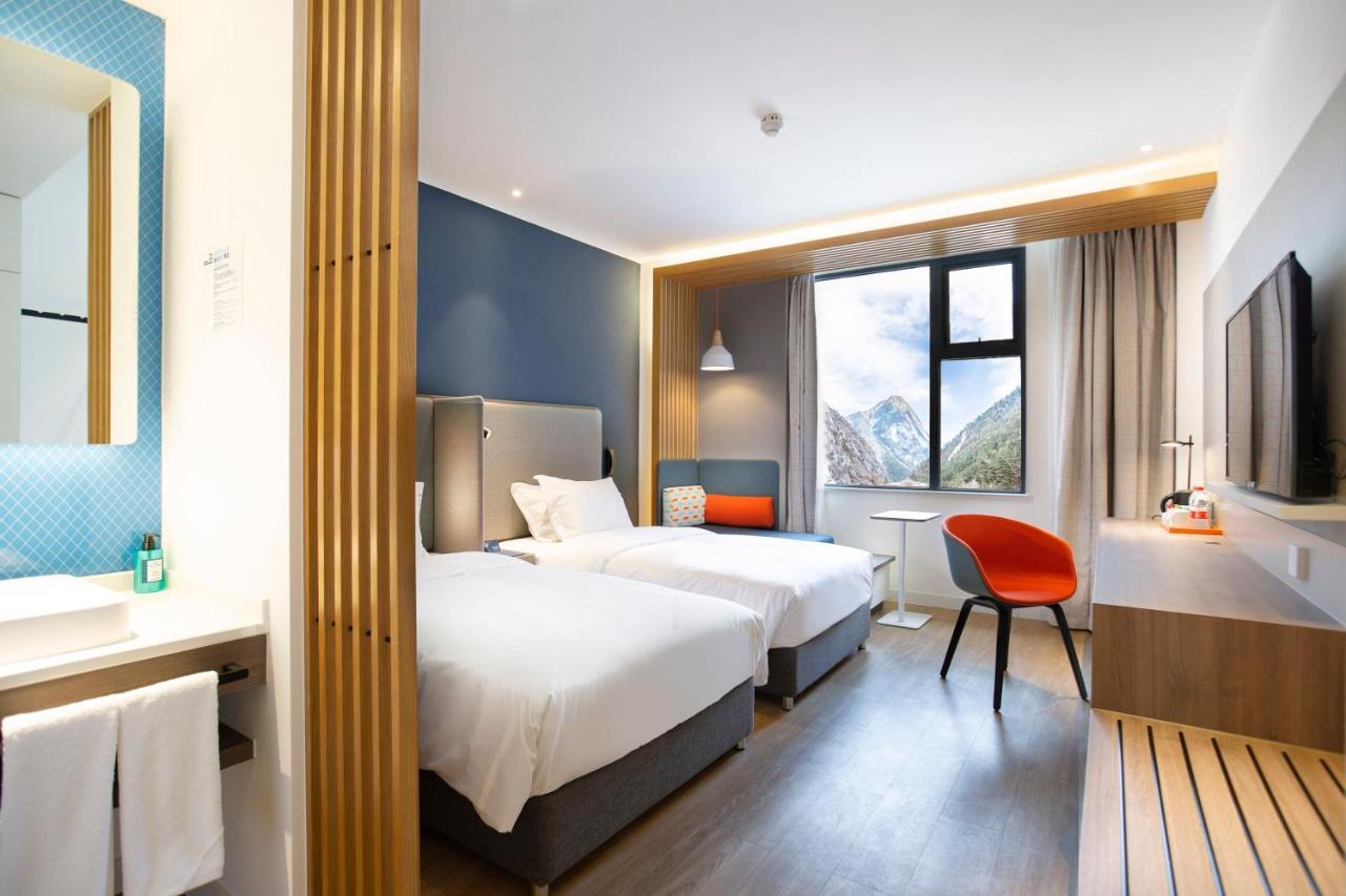 Holiday Inn Express Jiuzhaigou,Only 600 Meters To Jiuzhaigou Park By Ihg المظهر الخارجي الصورة