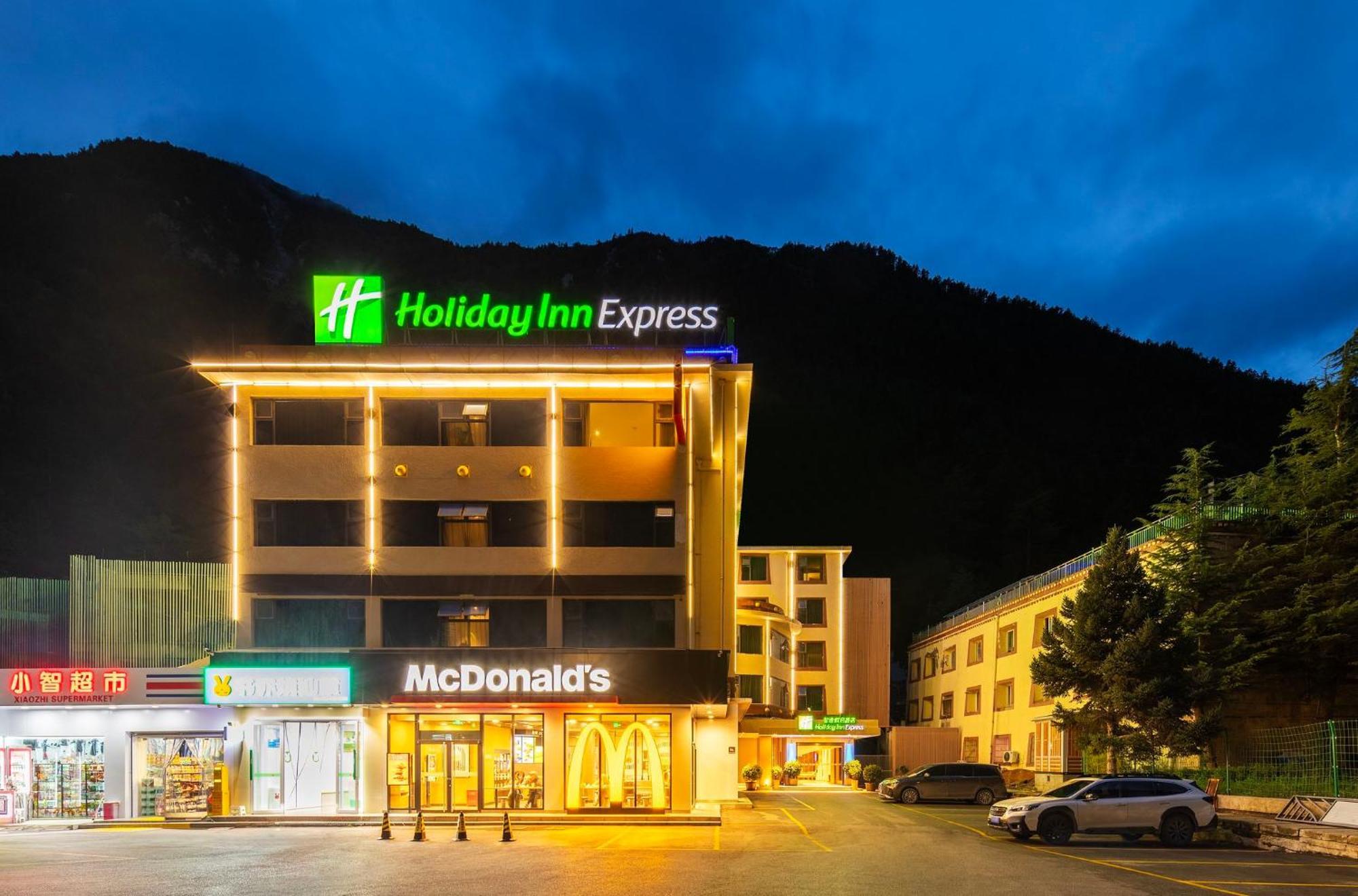 Holiday Inn Express Jiuzhaigou,Only 600 Meters To Jiuzhaigou Park By Ihg المظهر الخارجي الصورة