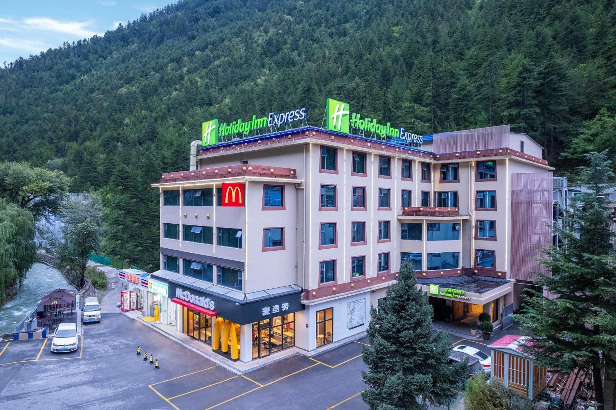 Holiday Inn Express Jiuzhaigou,Only 600 Meters To Jiuzhaigou Park By Ihg المظهر الخارجي الصورة