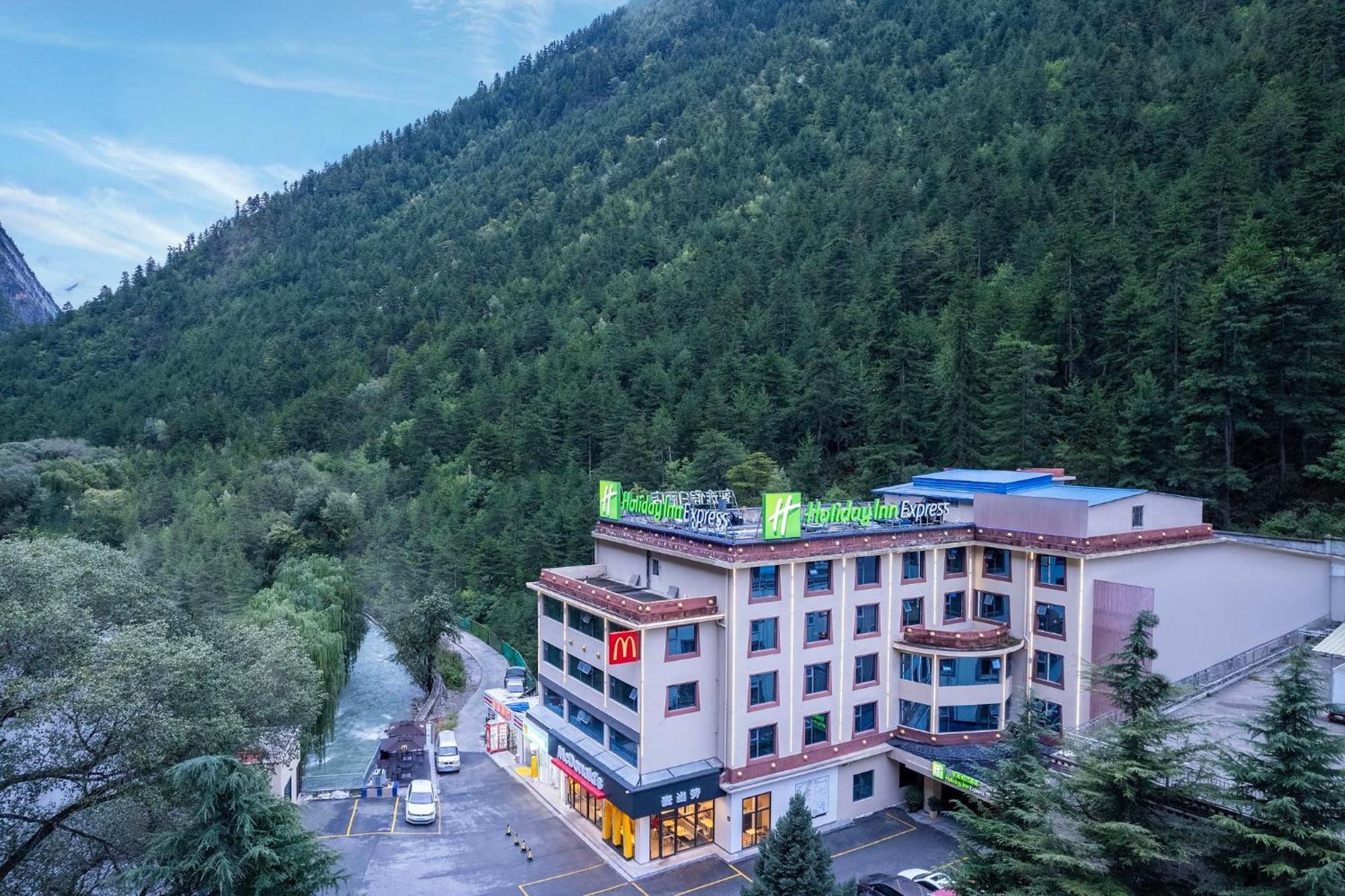 Holiday Inn Express Jiuzhaigou,Only 600 Meters To Jiuzhaigou Park By Ihg المظهر الخارجي الصورة