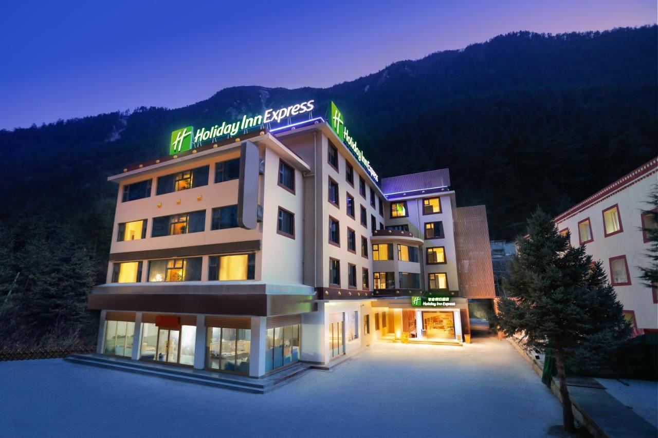 Holiday Inn Express Jiuzhaigou,Only 600 Meters To Jiuzhaigou Park By Ihg المظهر الخارجي الصورة